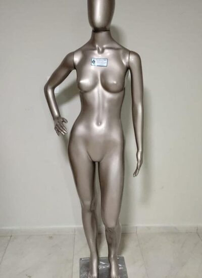 Manequim feminino magra savana